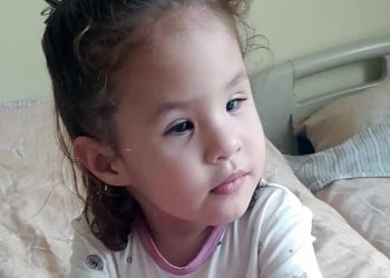 La pequeña Elenita Moyano regresó de China donde se le realizó un tratamiento de células madre para que pueda ver