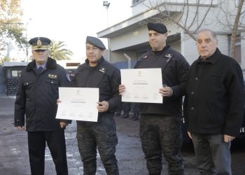 La Legislatura reconoció a los policías Ampuero y Barroso por su participación en salvar la vida de una bebé