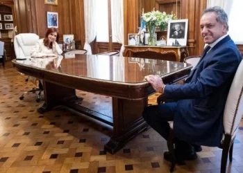 Tras la tensión por el armado de las listas, Cristina Kirchner recibió a Scioli en el Senado