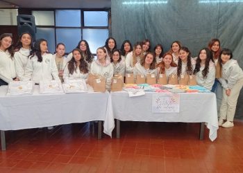 Estudiantes de la escuela Álvarez de Segura confeccionaron turbantes para donar a niños que están con quimioterapia