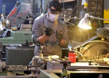 La actividad económica cayó 4,2% en abril y registró el peor desempeño desde la pandemia