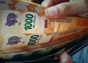 Aguinaldo 2023: cómo invertirlo para ganarle la carrera a la inflación y cubrirse frente al dólar