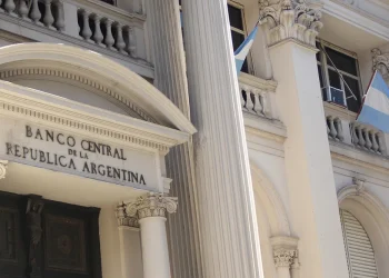 El BCRA ajustó el cepo a las provincias para que paguen su deuda y Mendoza se encuentra entre las más comprometidas