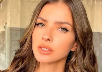 La tajante respuesta de la China Suárez a una seguidora que le marcó las estrías en una foto