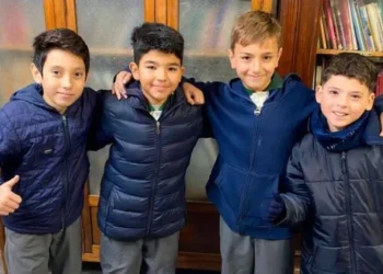 Cuatro nenes de 10 años encontraron 50 mil pesos tirados en la calle: la historia del noble acto que conmovió a Córdoba