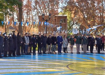 Con gran colorido celeste y blanco se realizaron los actos oficiales por el 207° aniversario del Día de la Independencia