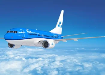 Un médico argentino salvó a una neerlandesa que había sufrido un paro cardíaco en pleno vuelo: los detalles