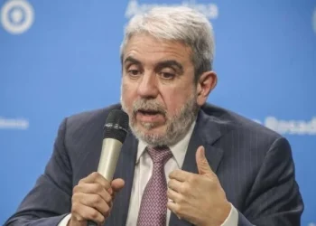 Aníbal Fernández justificó los allanamientos en la City Porteña