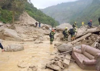 Buscan sobrevivientes tras alud que dejó al menos 14 muertos en Colombia