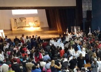 Alumnos de escuelas comunes y especiales realizaron un acto por el Día de la Independencia