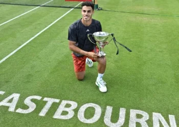 Cerúndolo hace historia en Eastbourne con un título en césped