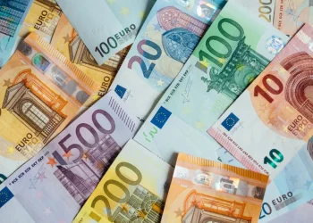 ¿Qué pasa con los euros?: faltan billetes en el mercado paralelo y cotizan más que el dólar libre