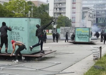 El policía francés que mató al joven repartidor seguirá en prisión preventiva