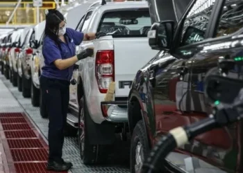 El trabajo registrado subió 4,2% interanual en abril y acumuló 33 meses en ascenso