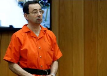 Estados Unidos: médico acusado de abuso sexual a gimnastas fue apuñalado en prisión