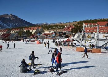 Después de algunas postergaciones, finalmente este sábado abre su temporada el centro de ski Las Leñas