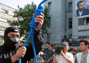 Irán ejecutó a tres hombres que drogaron y violaron a una decena de mujeres prometiéndoles falsas cirugías