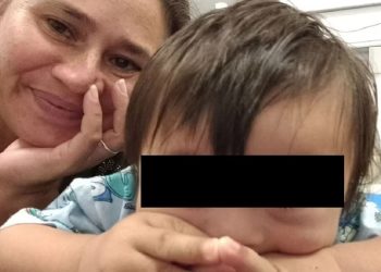 La conmovedora despedida de la mamá del niño de 2 años que murió en un vuelo : «Perdón por no hacer nada»
