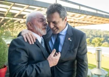 Massa se reunió con Lula, quien lo invitó a viajar a Brasil como precandidato presidencial