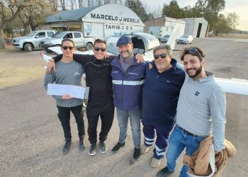 Egresaron tres nuevos pilotos de la escuela del Aeroclub San Rafael, dos de ellos extranjeros