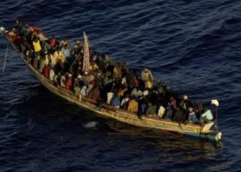 Rescatistas españoles buscan embarcación que salió de Senegal con unas 200 personas a bordo