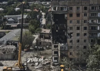 Un bombardeo ruso deja seis muertos y más de 70 heridos en la ciudad natal de Zelenski