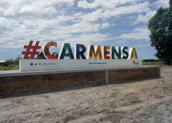 Una mujer volcó con su auto en Carmensa