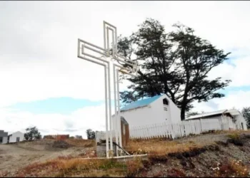 Tierra del Fuego: visitó la tumba de su hija a quien violó desde chica y su ex lo echó a insultos