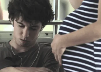 La mentira despiadada que usó pasajero de colectivo cuando se cruzó con una «embarazada» que viajaba parada: «Vergüenza»