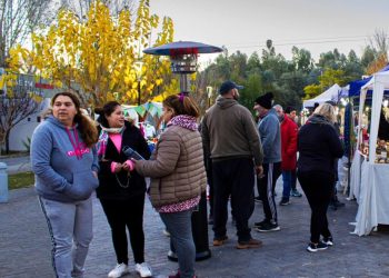 Invitan a recorrer este domingo una feria con una gran variedad de productos y artesanías