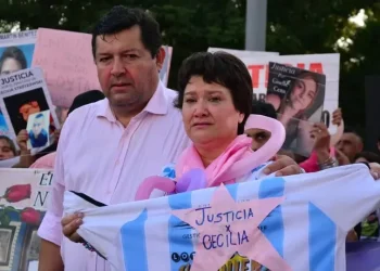 Un mes sin Cecilia Strzyzowski: se realiza una nueva marcha en el puente que une Chaco con Corrientes