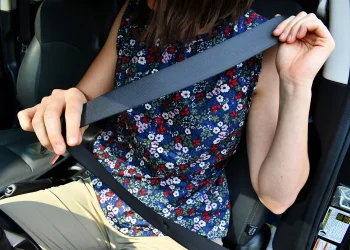 Atención: Explicaron para qué sirve el botón que tiene el cinturón del auto y que pocos conocen