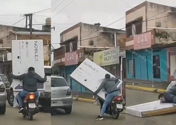 Buscan a un hombre al que se le cayó un televisor de la moto y se volvió viral: quieren regalarle uno nuevo