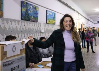 Votó Manuela Castañeira: «Es importante defender este derecho»