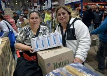 “Está todo regalado”: con la devaluación volvieron los tours de compras de chilenos en Mendoza