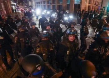 Cinco policías detenidos por la muerte de un joven en protestas por violencia policial en Francia