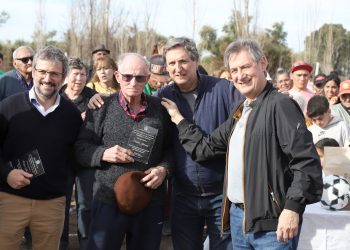 El Municipio inauguró el nuevo predio deportivo del club de Los Claveles