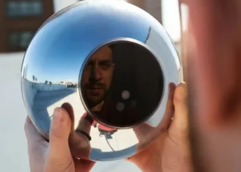 Denunciaron a Worldcoin, la app que pagaba por escaneos de retina y desembarcó en Mendoza