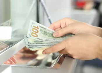 Devaluación de 21%: el Gobierno elevó el dólar oficial a $365