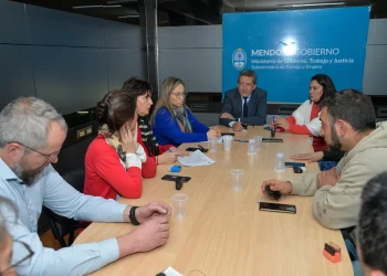 Docentes y celadores cobrarán un ajuste hoy: de qué se trata y de cuánto es