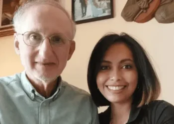 Ella tiene 28 años, su marido 70 y está harta de que le digan que parece su abuelo: conocé su historia romántica