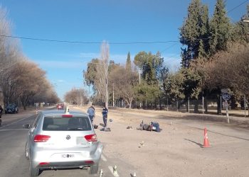 Las Paredes: un motociclista murió tras chocar contra un auto