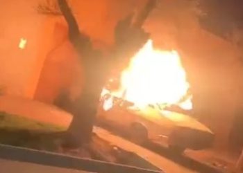 Se incendió un auto en calle 3 de Febrero