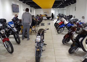 Crece Grupo Lorenzo: “Motoki” abrió en av. Mitre 555 con toda la variedad de motos a nafta, eléctricas y monopatines