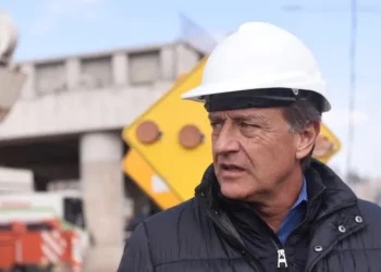 Suarez mandó al frente a la Nación por las obras paralizadas