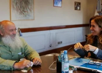 Suba del gasto público: ya se destinan casi $4.200 millones diarios a pagar planes sociales