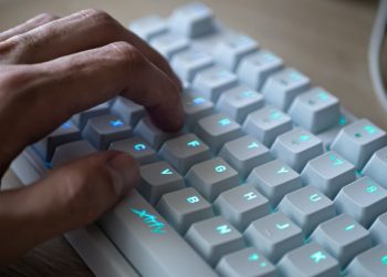 Un estudio determinó que la inteligencia artificial puede descifrar contraseñas a partir del ruido de las teclas