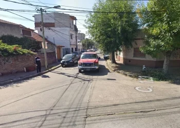 Otro brutal femicidio en el país: encontraron el cuerpo de una mujer envuelto en frazadas y detuvieron a dos hombres