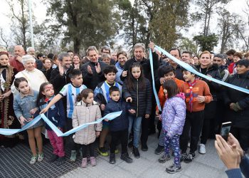 Pueblo Diamante está feliz: una multitud visitó la nueva plaza Espínola