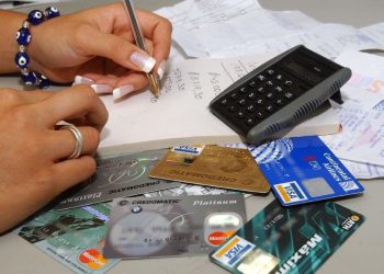 Alerta por tarjetas de crédito: financiar saldos o pagar el mínimo ya cuesta más del 100% anual por la suba de tasas